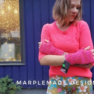 NWT* Handmade Fingerless gloves 💜 MarpleMade Designs, fitted, acrylic, pink